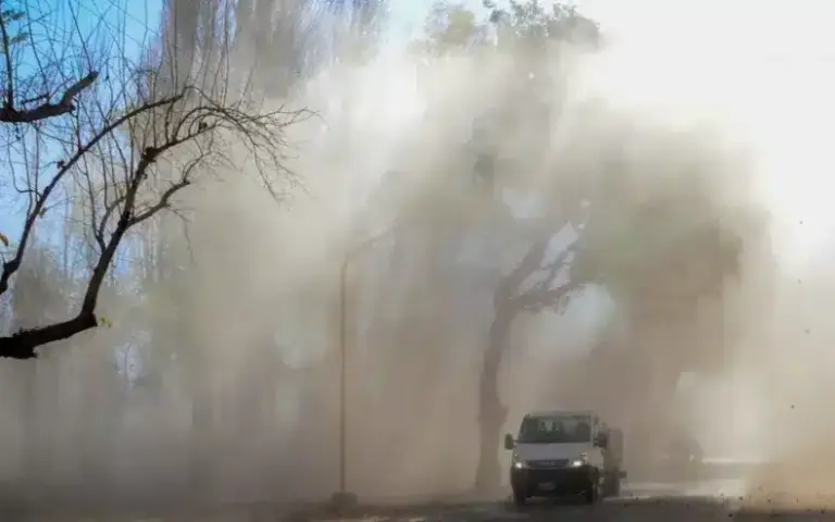 Alerta por Viento Zonda en la Capital: a qué hora llega y qué riesgos trae
