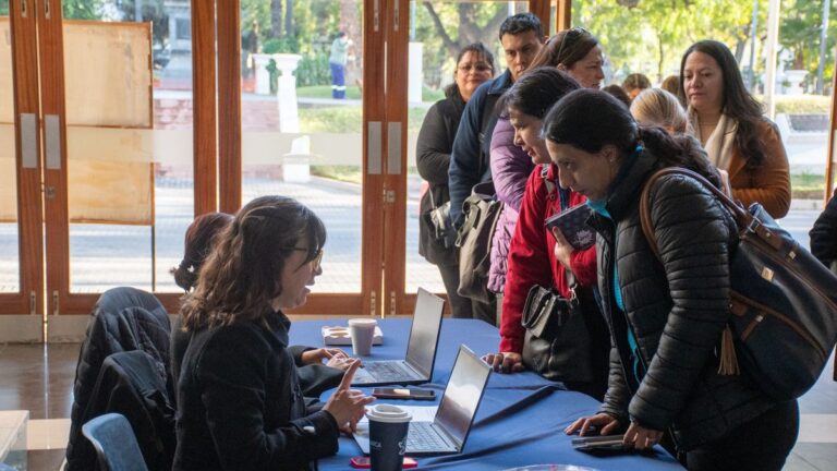 Educación impulsa capacitación docente y charlas con adolescentes sobre ciudadanía digital