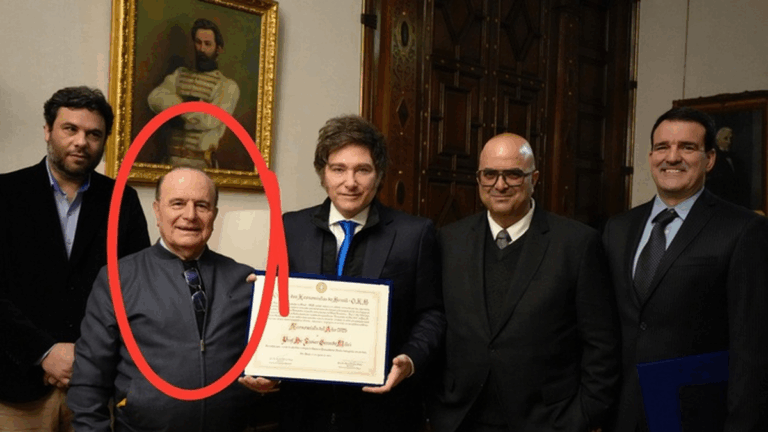 Un economista inhabilitado por fraude en Brasil, premió a Javier Milei