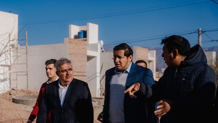 La Provincia avanza con la construcción de 90 viviendas en Tinogasta