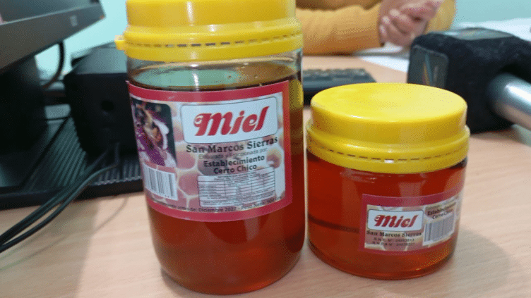 Alertan por miel adulterada y sin registros en Santa María