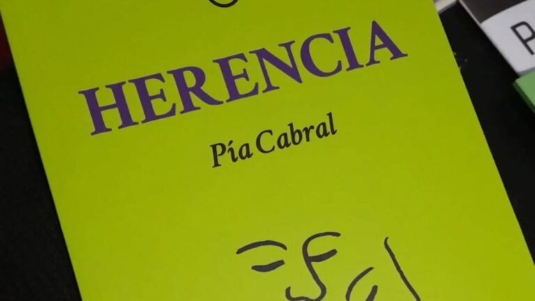 La escritora Pía Cabral presenta hoy su libro de poesía «Herencia»