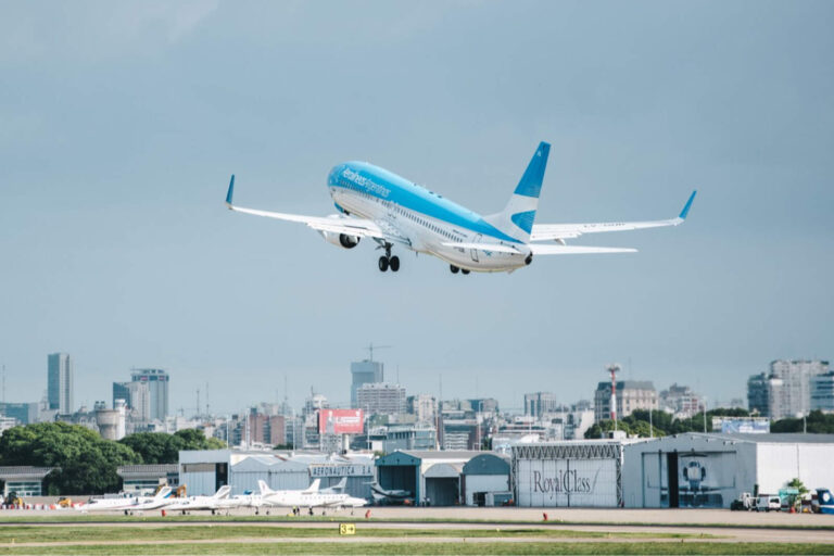 Argentina lidera el crecimiento aéreo en América Latina con cifras récord en julio