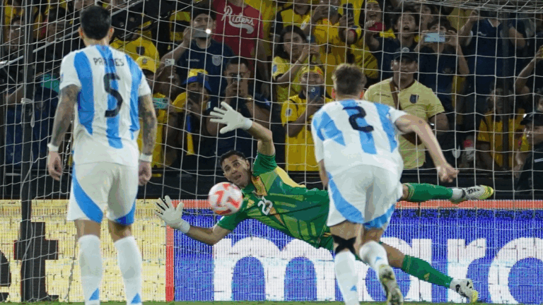 Por un penal polémico, Argentina perdió ante Ecuador