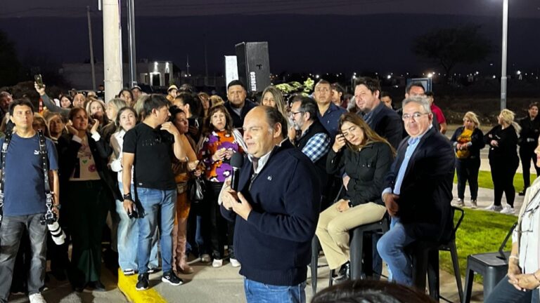 El intendente Gustavo Saadi inaugura la plaza «Yamil Horacio Fadel»