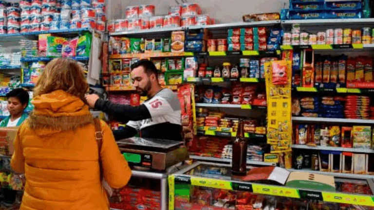 La suba del dólar impacta en la mesa familiar: alimentos aumentaron hasta un 20% en barrios populares