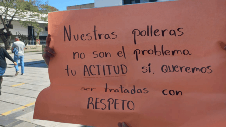 Nuestras polleras no son el problema: estudiantes protestaron en «La Fray» por un ambiente escolar digno