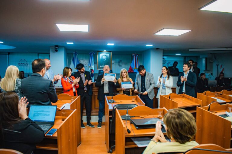 Previo a quedarse sin quórum, Diputados reconoció trayectorias en comunicación y deporte en Catamarca