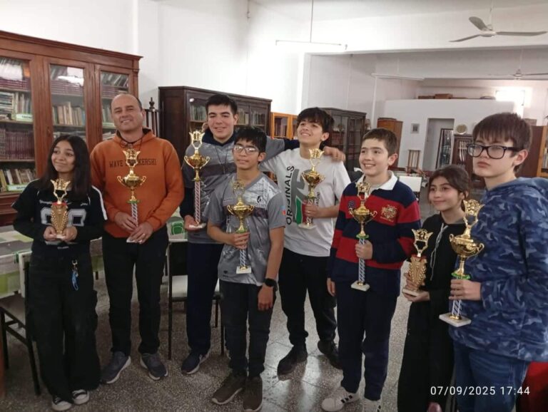 Destacada participación de catamarqueños en un torneo de ajedrez en Santiago