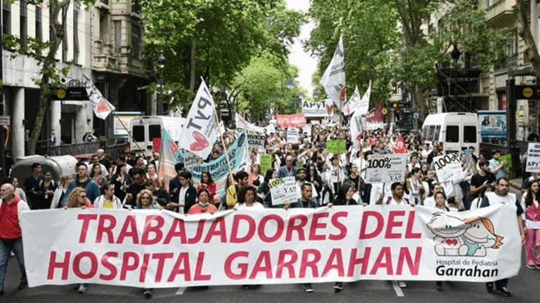 Trabajadores del Garrahan repudian el veto presidencial y advierten sobre un «vaciamiento» del hospital