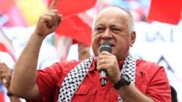 Maduro amenaza a EE.UU. y despliega milicias en Venezuela ante la tensión en el Caribe