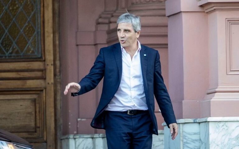 Denuncian que el Gobierno puso $40.000 millones del Garrahan en la timba financiera fomentada por Luis Caputo