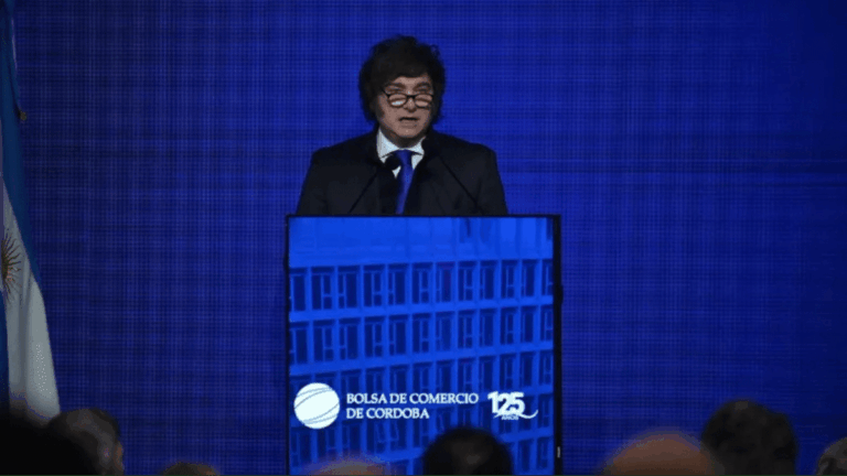 Milei en Córdoba: críticas al gasto público, metáfora del flan y 12 millones menos en la pobreza