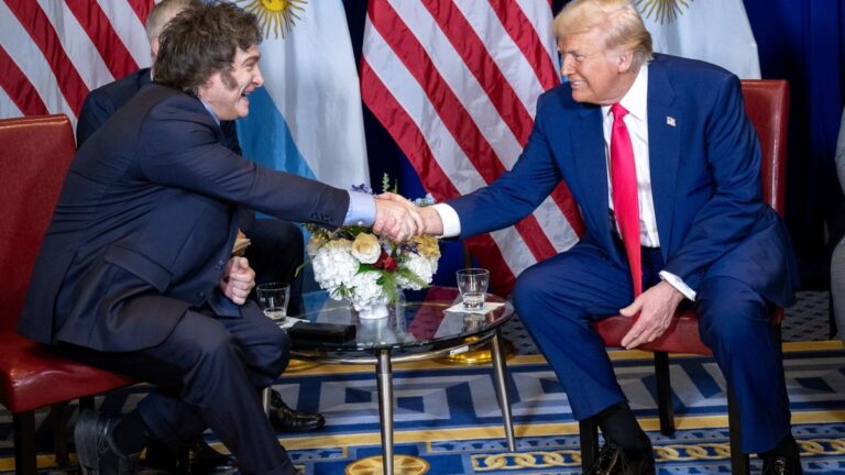 Milei negocia un préstamo de 30.000 millones de dólares