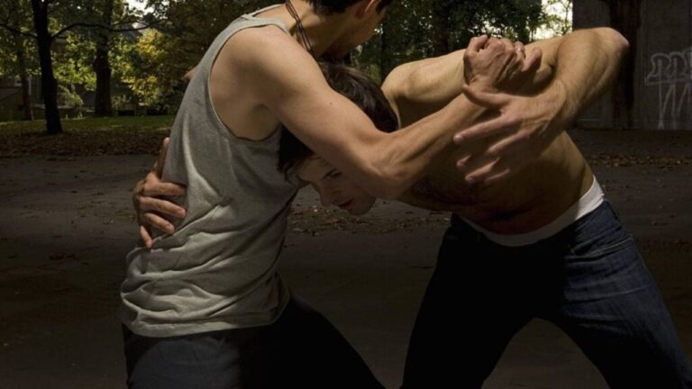 Una discusión entre primos terminó con un joven herido a machetazos