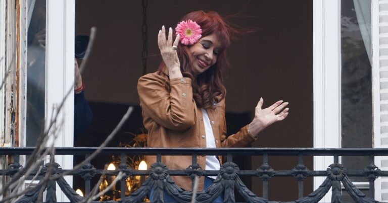 Tras el anuncio del préstamo de Trump a Milei, Cristina Kirchner chicaneó al Presidente: «Viste que al final era el dólar?»