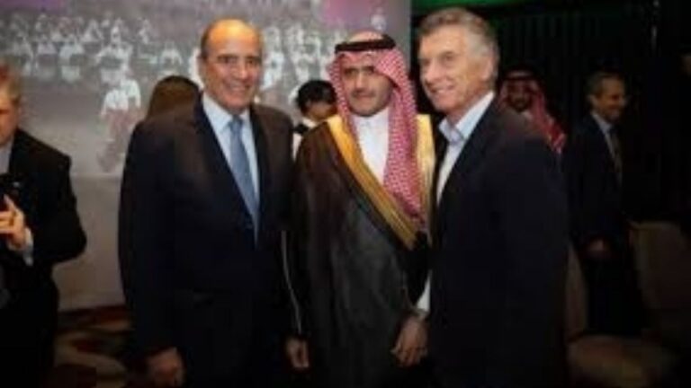 Guillermo Francos y Mauricio Macri se encuentran en un evento en clave electoral