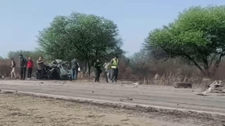 Un camión y una camioneta chocaron de frente en La Paz