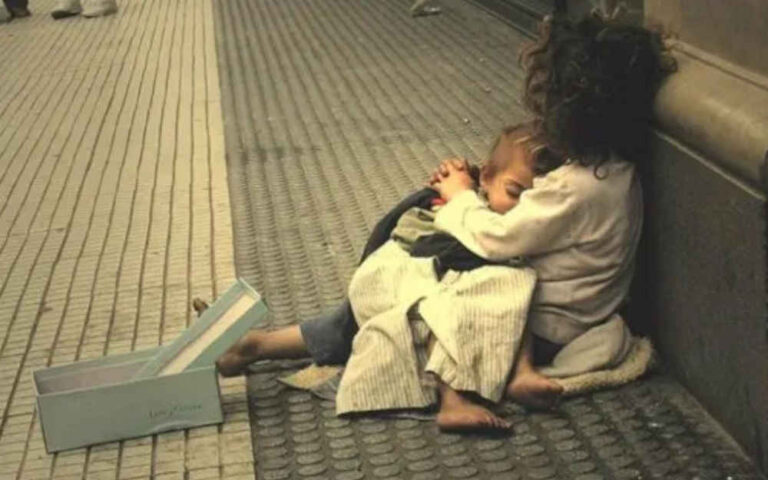 La pobreza bajó en el primer semestre de 2025: el índice fue del 31,6% según INDEC