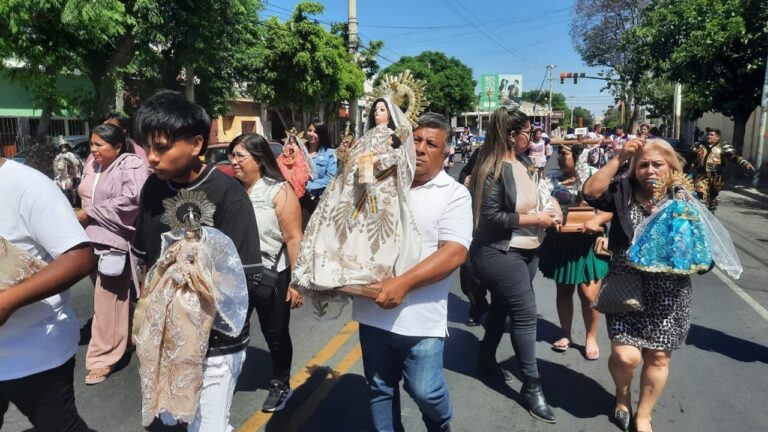 Más de 600 fieles participaron del desfile en honor a la Virgen de Urkupiña