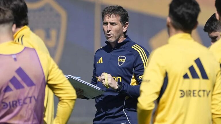 Boca volvió a entrenar con Russo de reposo en su casa
