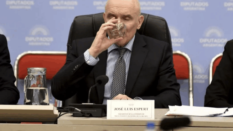 Espert se aferra a la presidencia de una comisión clave