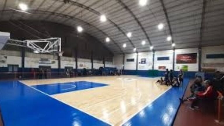 Un hombre falleció antes de jugar al básquet