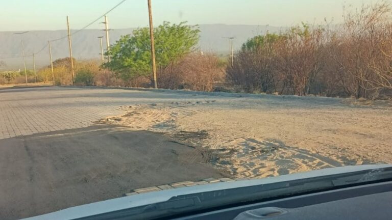 Arreglo parcial de pérdida de aguas servidas en Valle Chico