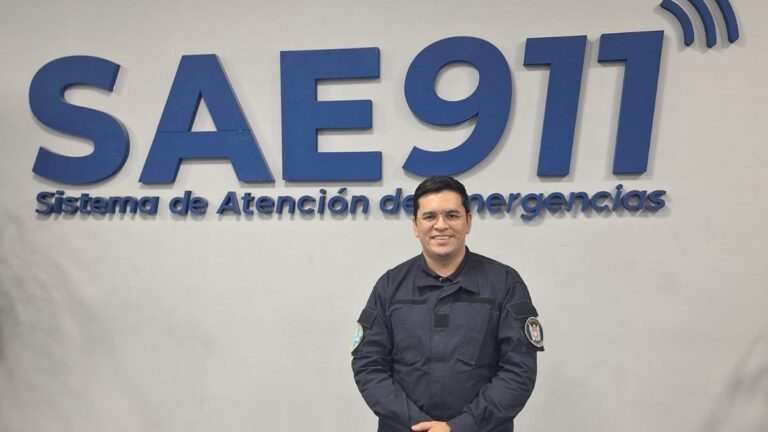 Un operador del SAE-911 contuvo y orientó a una mujer en trabajo de parto