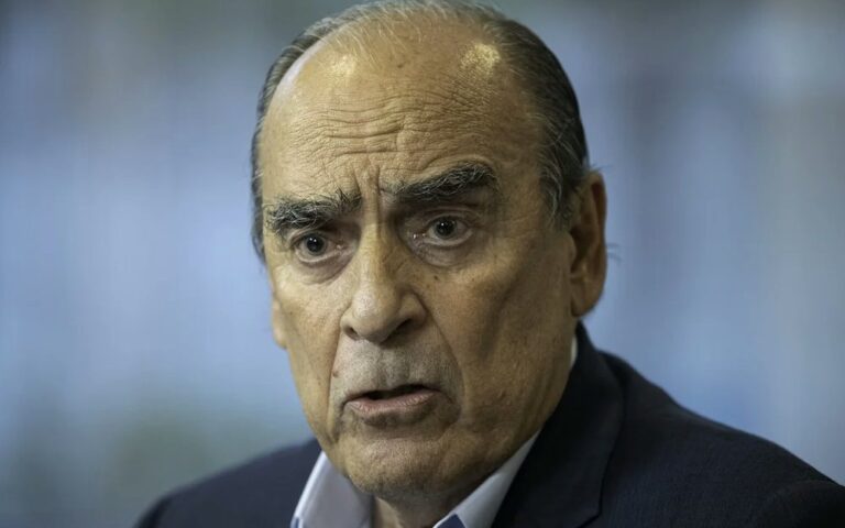 Tras las críticas por cobrar 180 mil dólares por mes de YPF, Francos negó percibir honorarios