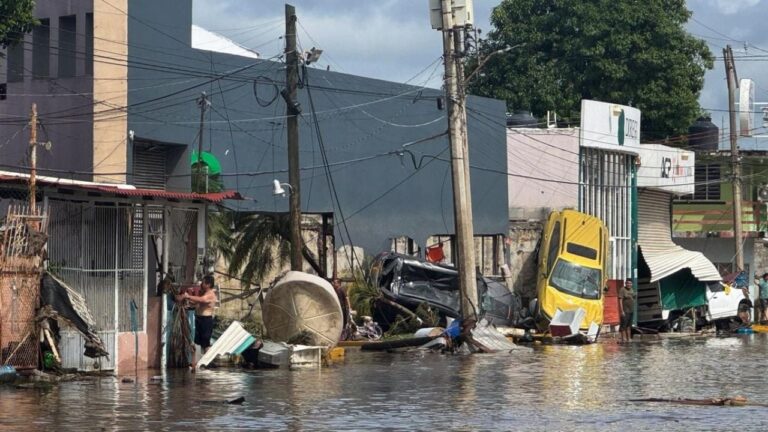 Sube a 37 el número de muertos por intensas lluvias en México
