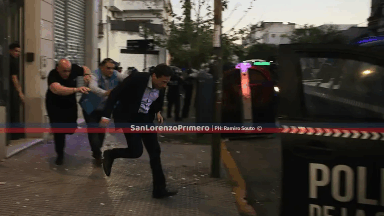 Marcelo Moretti reapareció en la sede de San Lorenzo y tuvo que escaparse de los hinchas