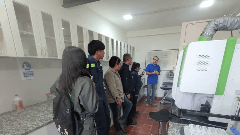 Estudiantes del interior y Capital visitan laboratorios de la Facultad de Tecnología
