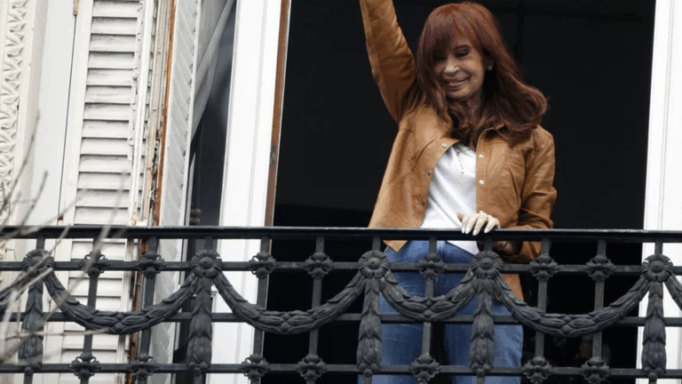 Cristina Kirchner, sobre la advertencia de Trump a Milei: «Argentinos… ya saben lo que hay que hacer!»