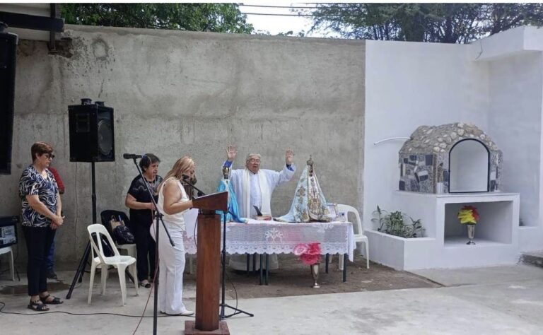 Inauguraron una gruta y entronizaron las imágenes de la Virgen del Valle y el Beato Esquiú en el cementerio municipal de Catamarca
