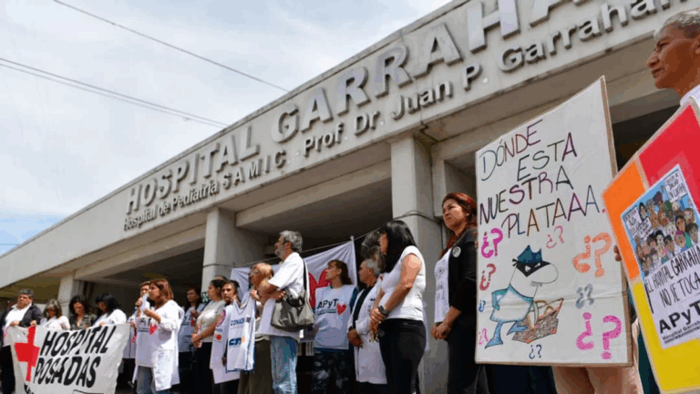 El Gobierno promulgó las leyes de financiamiento universitario y pediátrico, pero postergó su aplicación