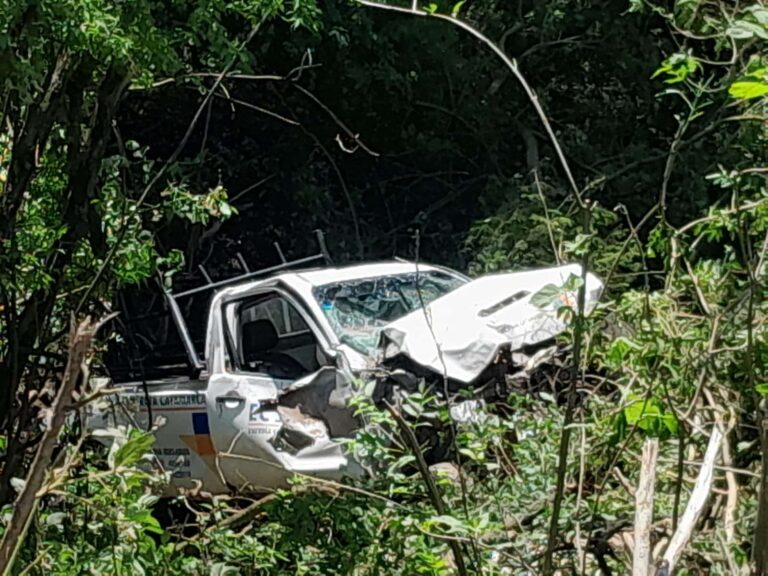 Catamarca: vuelco de una camioneta de EC SAPEM en la Cuesta del Totoral dejó heridos