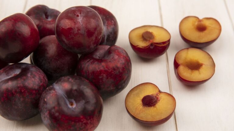 Disfruta las ciruelas: la fruta refrescante con alto contenido de agua para el verano