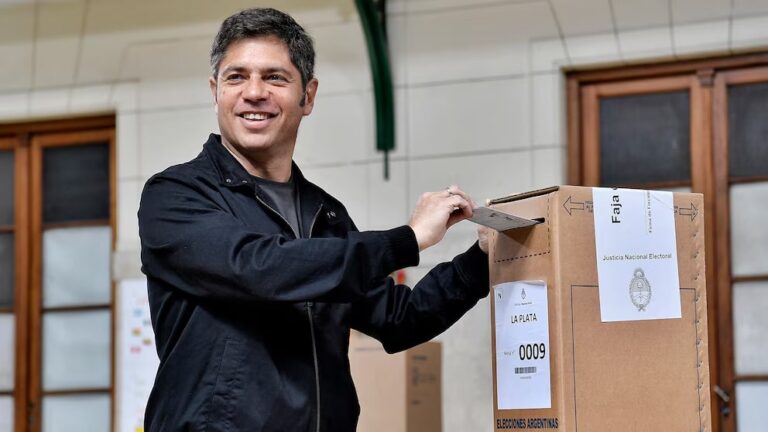 «Tienen mi teléfono en la Casa Rosada, úsenlo», Kicillof votó e hizo un pedido de diálogo