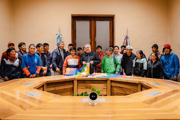 El Gobierno acordó con comunidades de la Puna la entrega de camionetas y el inicio de obras en la región
