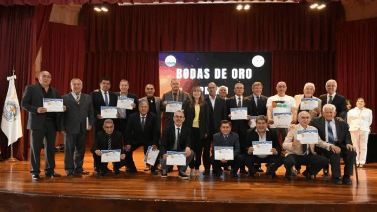 La promoción 1975 de la ex Escuela Normal de Maestros celebró sus 50 años de egreso