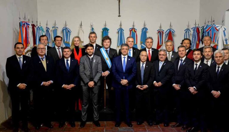 Quiénes son los gobernadores dialoguistas convocados por Milei al encuentro en Casa Rosada