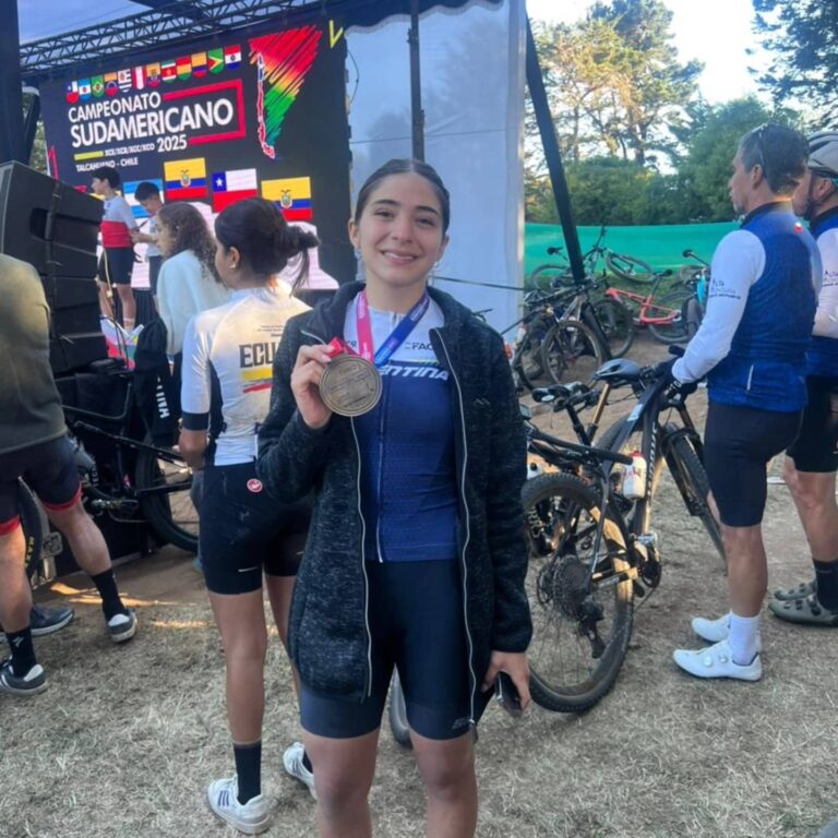La biker catamarqueña Maite Ovejero se destacó en el Sudamericano de Mountain Bike