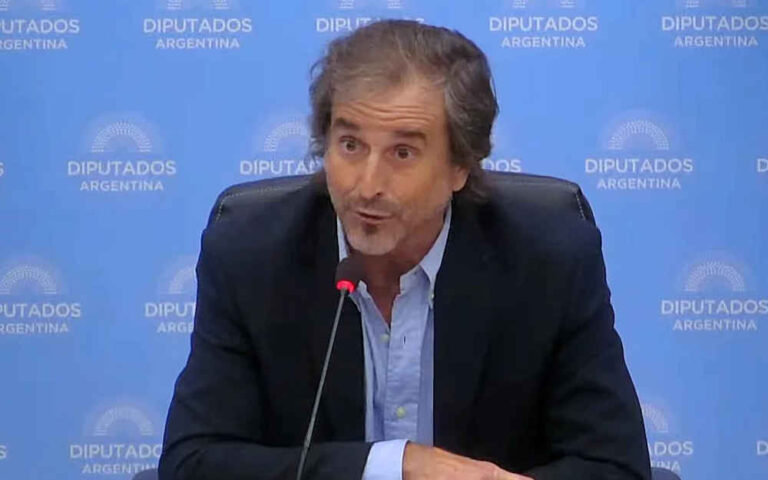 El Gobierno obtuvo dictamen de Presupuesto 2026 en Diputados. PRO y UCR apoyaron con disidencias.