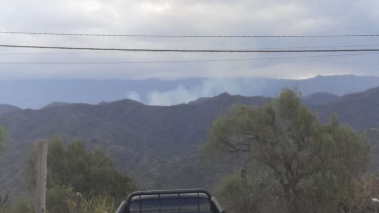 Catamarca: continúan los focos activos de incendios en Ambato y Capayán