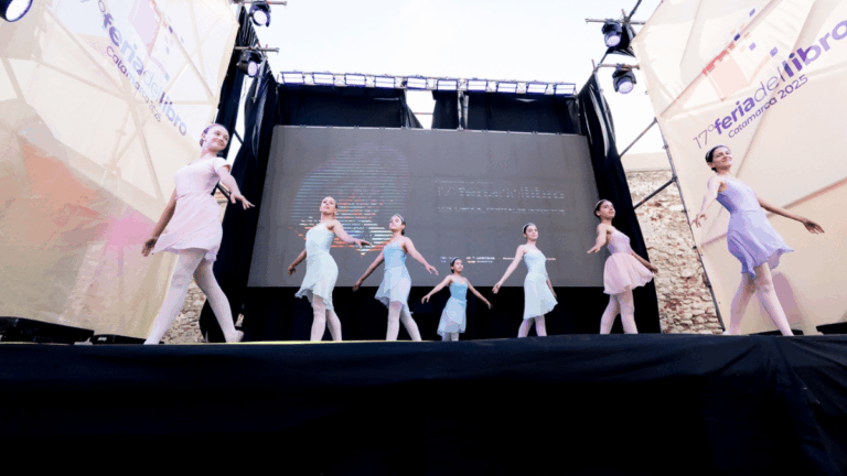 Música, danza y acrobacias: así arrancó la Feria del Libro