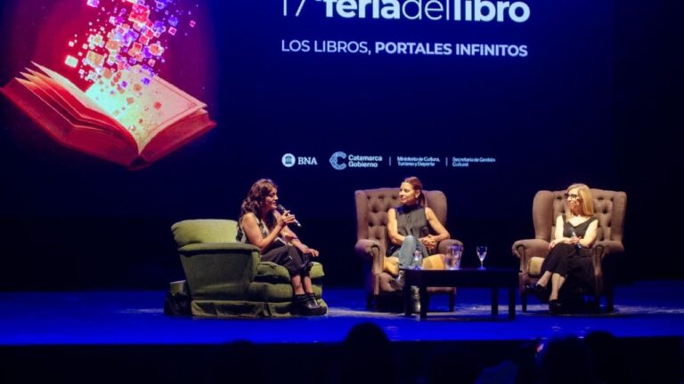 Carbajal y Beck presentaron Antimanual para Encendidas en la Feria del Libro de Catamarca
