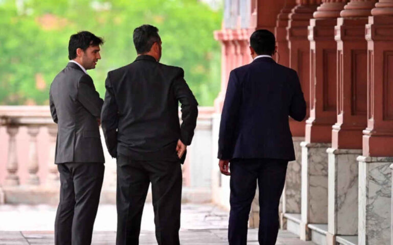 Santilli está reunido con el gobernador Ignacio Torres y luego recibe a Jalil