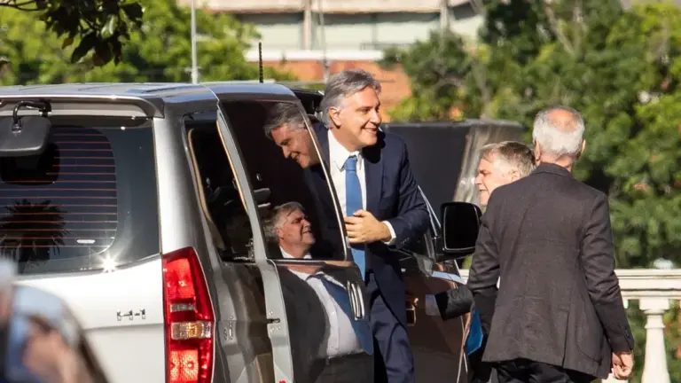 El Gobierno recibe a Llaryora y Orrego y prepara una cumbre ampliada de gobernadores con Milei