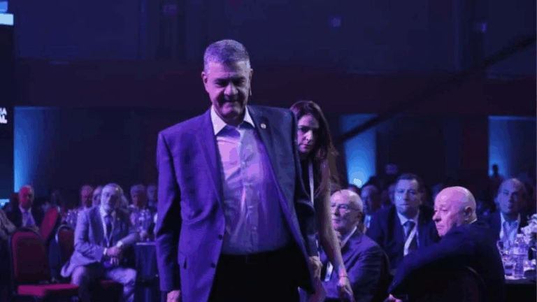 Jorge Macri se fue molesto de la conferencia de la Unión Industrial porque Caputo no terminaba su discurso